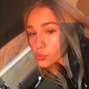 Meet your Posher, Adriana